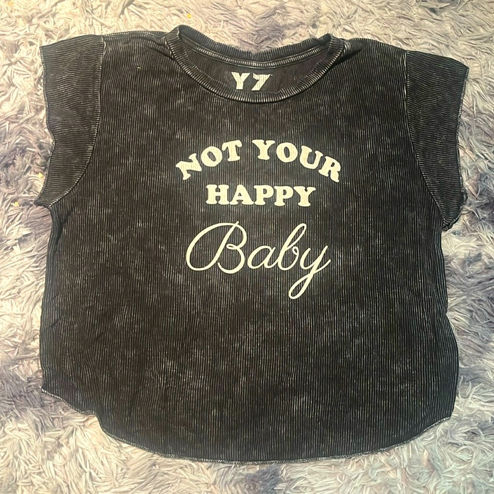 Y7 Yoga tee, super comfy, great to wear while doing yoga or as a casual look.